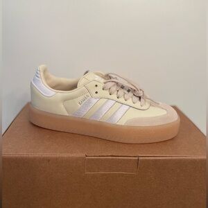 Samba (Sambae) platform sneakers in beige